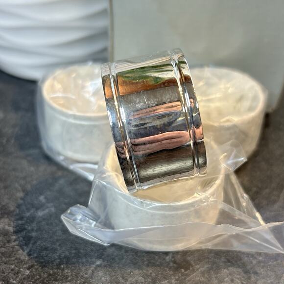 4- Vintage‎ 1” Round Napkin Rings Silverplate On Iron - Picture 5 of 7